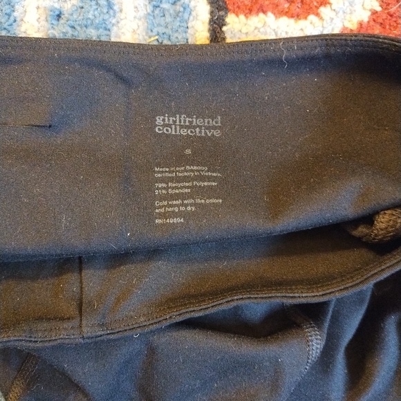 Girlfriend Collective run shorts - Picture 3 of 3